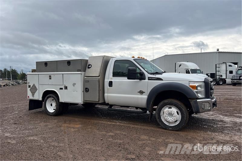Ford F-450 XL 4x2 Utility Truck Kis teherszállító/Platós kocsi