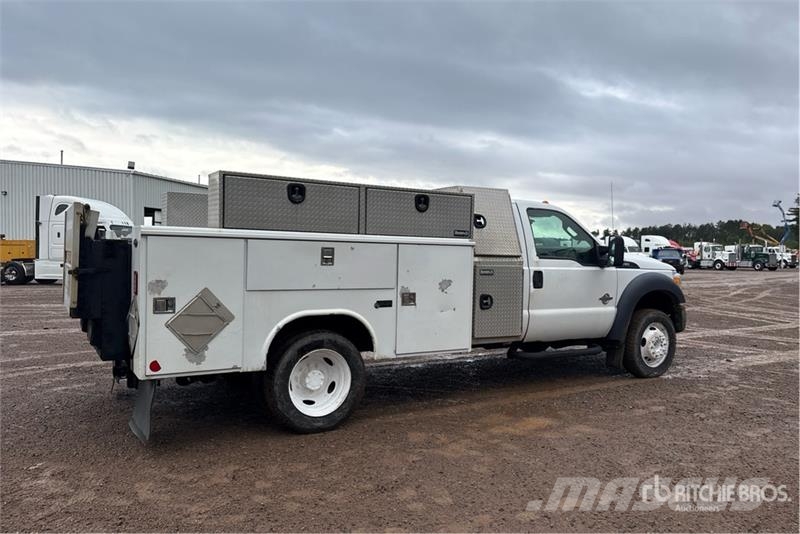 Ford F-450 XL 4x2 Utility Truck Kis teherszállító/Platós kocsi