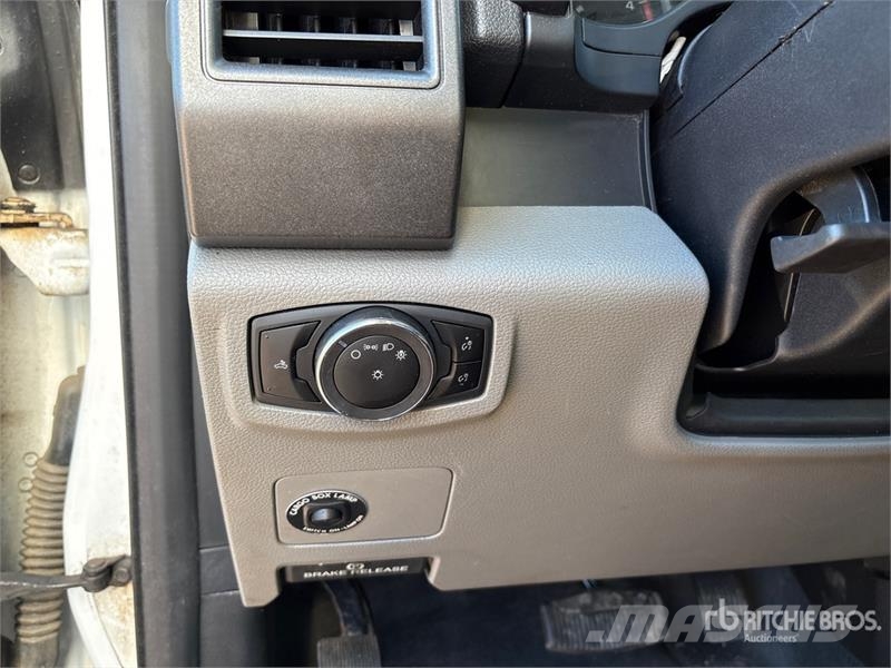 Ford F-450 XL Van Truck Camion cassonati
