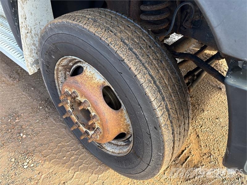 Ford F-550 Plataformas sobre camión