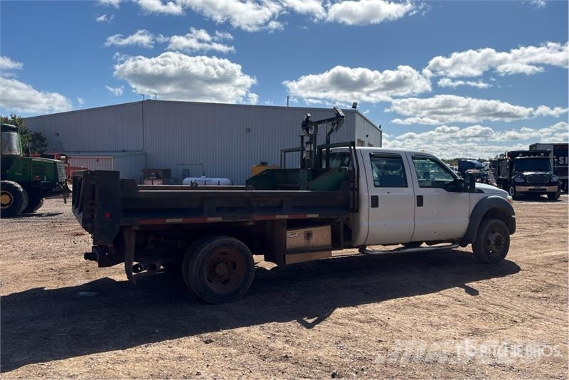Ford F-550 ダンプ