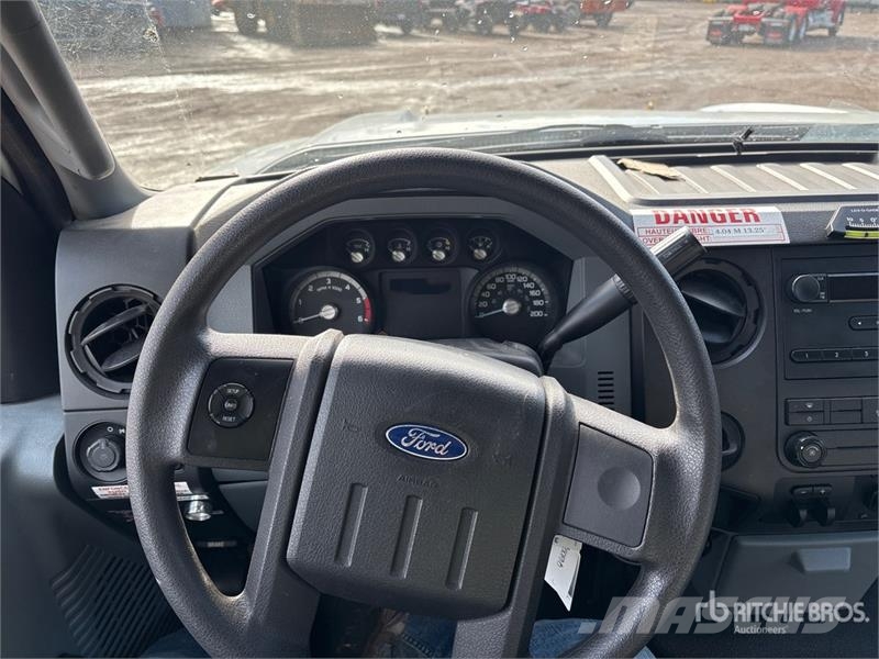 Ford F-550 Plataformas sobre camión