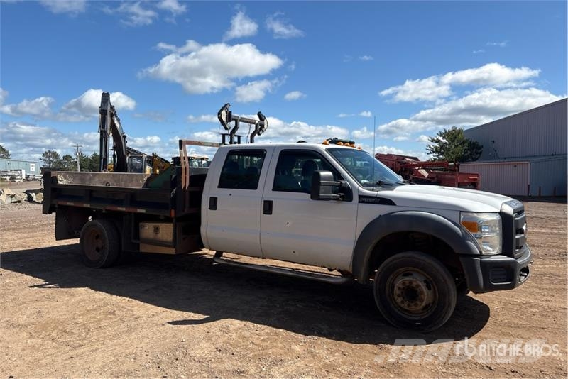 Ford F-550 ダンプ