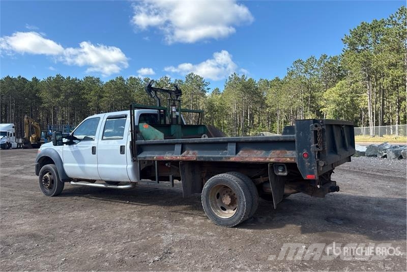 Ford F-550 ダンプ