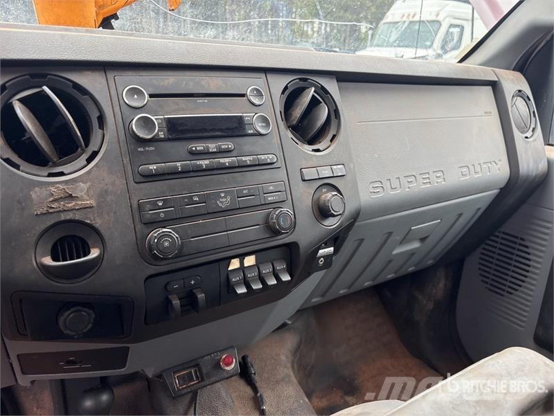 Ford F-550 4x4 Extended Cab Service Truck Kommunalt / generelt kjøretøy
