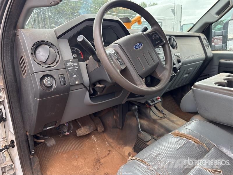 Ford F-550 4x4 Extended Cab Service Truck Kommunalt / generelt kjøretøy