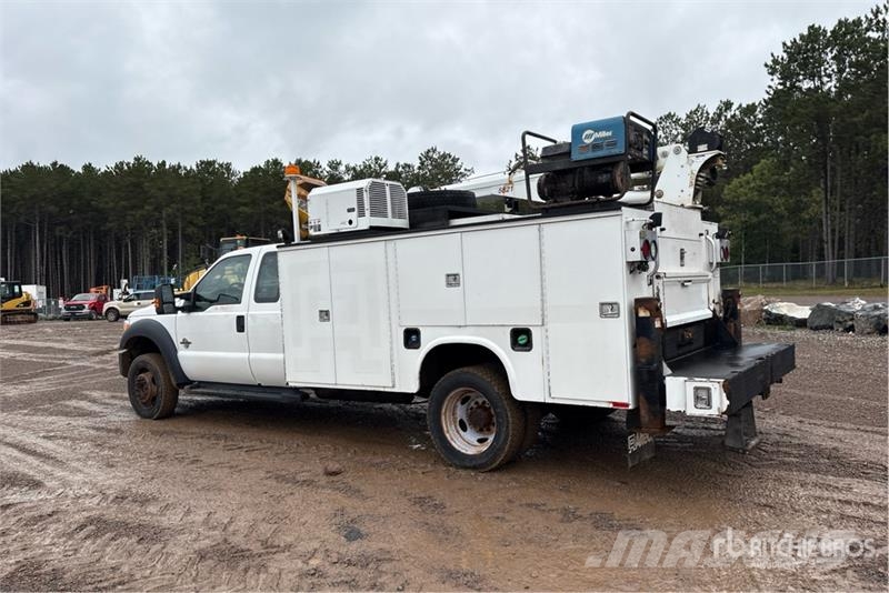 Ford F-550 4x4 Extended Cab Service Truck Kommunalt / generelt kjøretøy