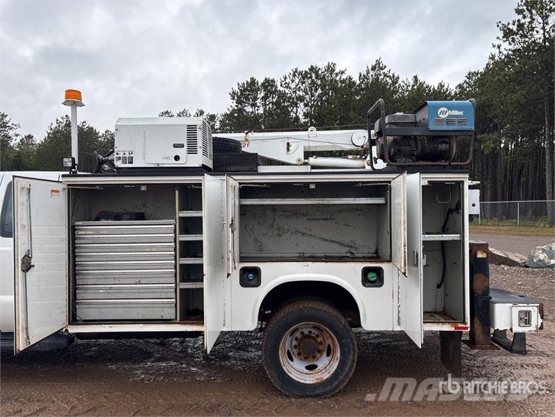 Ford F-550 4x4 Extended Cab Service Truck Kommunalt / generelt kjøretøy