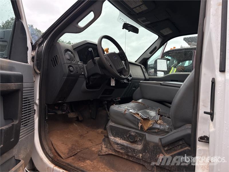 Ford F-550 4x4 Extended Cab Service Truck Kommunalt / generelt kjøretøy