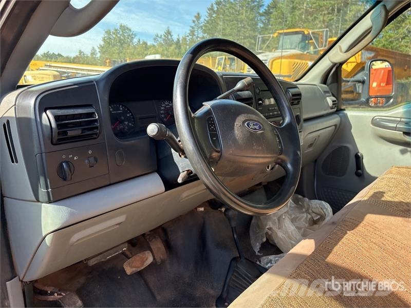 Ford F-550 4x4 Service Truck (Inoperable) 市政车