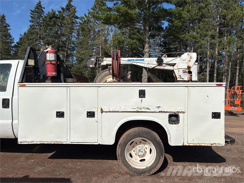 Ford F-550 4x4 Service Truck (Inoperable) 市政车