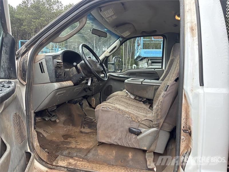 Ford F-550 XL Lastbil med lad/Flatbed