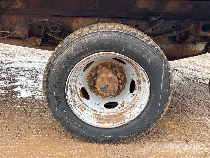 Ford F-550 XL Lastbil med lad/Flatbed