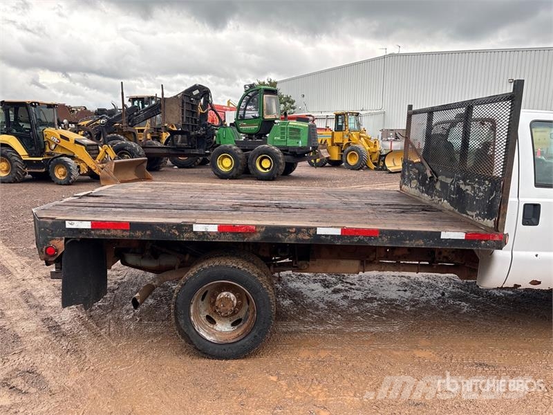 Ford F-550 XL Lastbil med lad/Flatbed