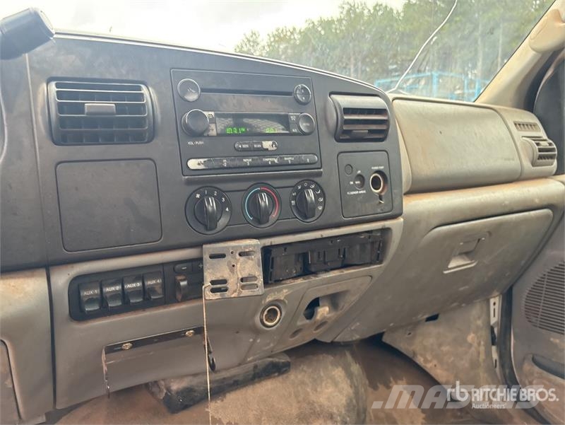 Ford F-550 XL Lastbil med lad/Flatbed