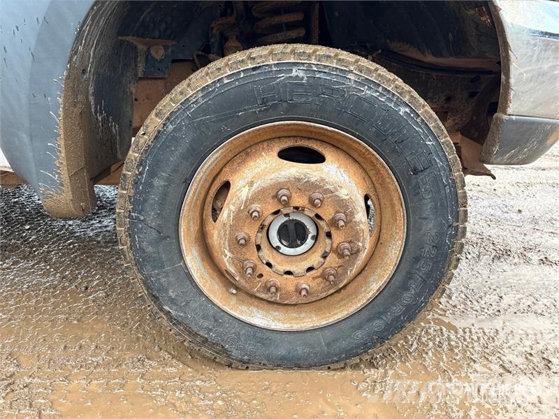 Ford F-550 XL Lastbil med lad/Flatbed