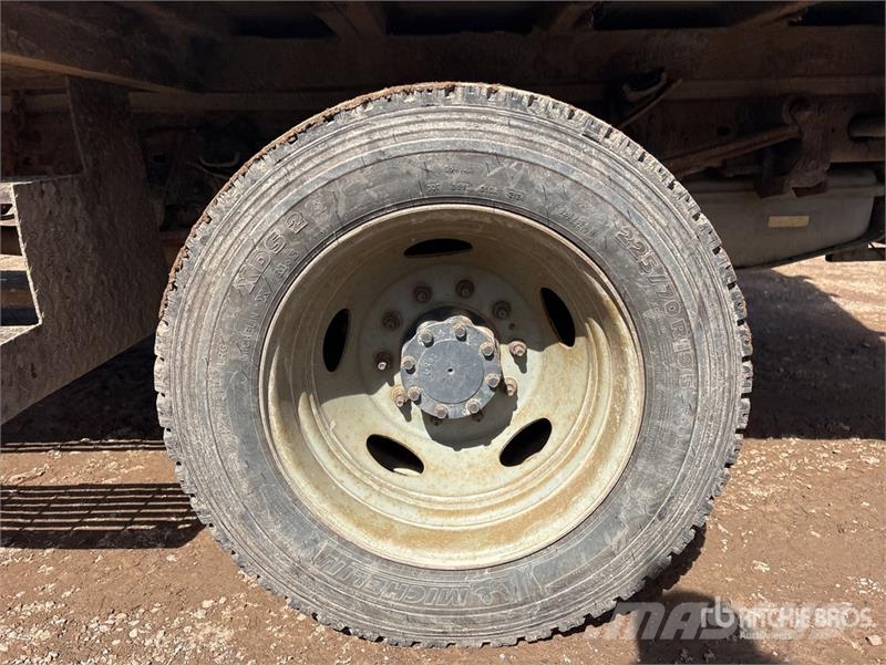 Ford F-550 XL 4x2 Van Truck Sanduk kamioni