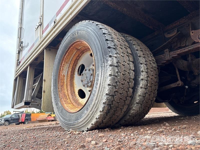 Ford F-550 XL 4x2 Van Truck (Inoperable) Sanduk kamioni