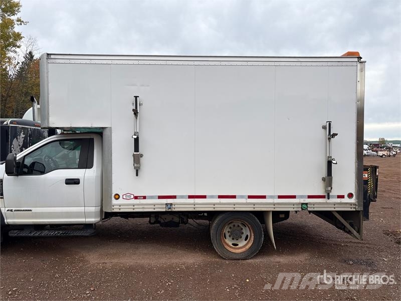 Ford F-550 XL 4x2 Van Truck (Inoperable) Sanduk kamioni