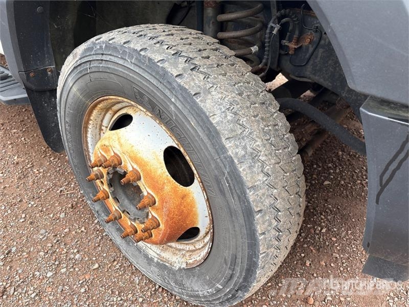 Ford F-550 XL 4x2 Van Truck (Inoperable) Sanduk kamioni