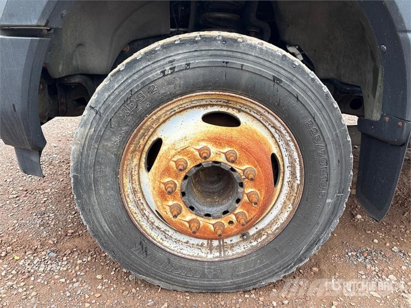 Ford F-550 XL 4x2 Van Truck (Inoperable) Sanduk kamioni