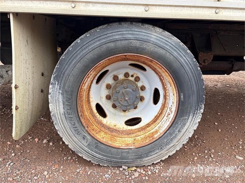 Ford F-550 XL 4x2 Van Truck (Inoperable) Sanduk kamioni