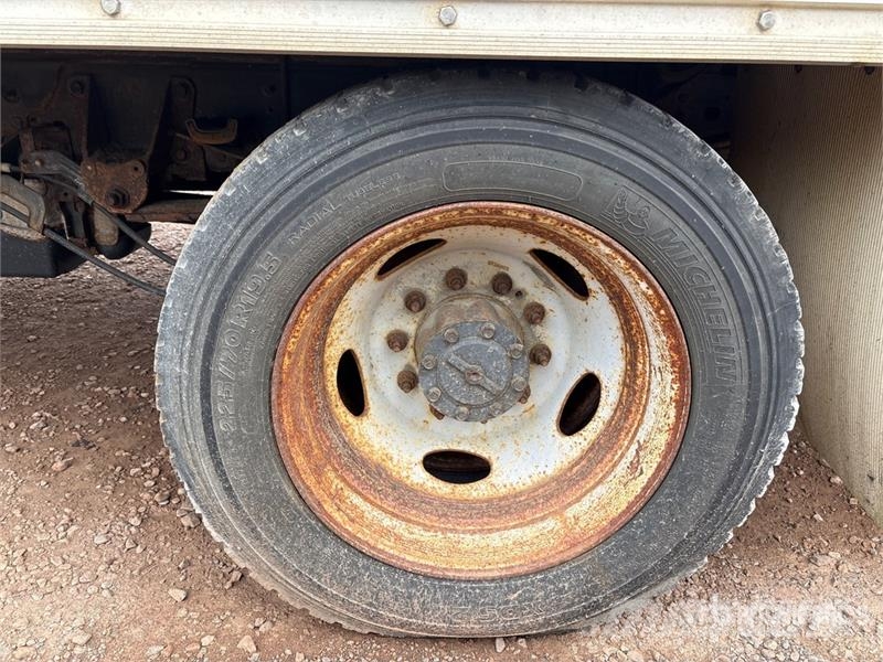 Ford F-550 XL 4x2 Van Truck (Inoperable) Sanduk kamioni