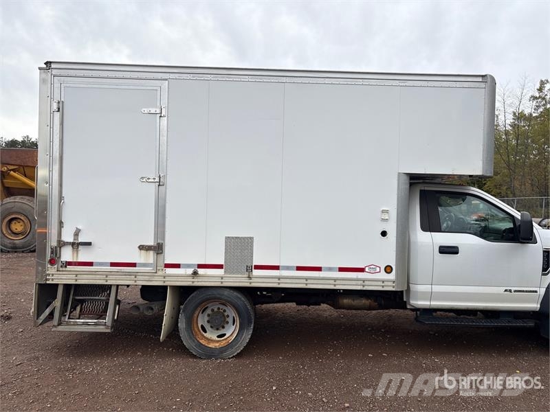 Ford F-550 XL 4x2 Van Truck (Inoperable) Sanduk kamioni