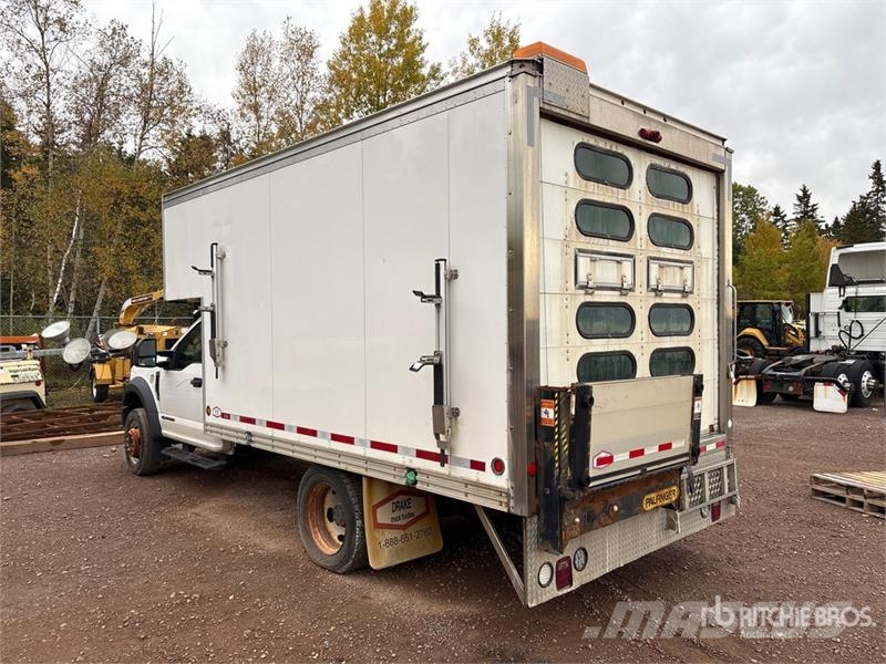 Ford F-550 XL 4x2 Van Truck (Inoperable) Sanduk kamioni