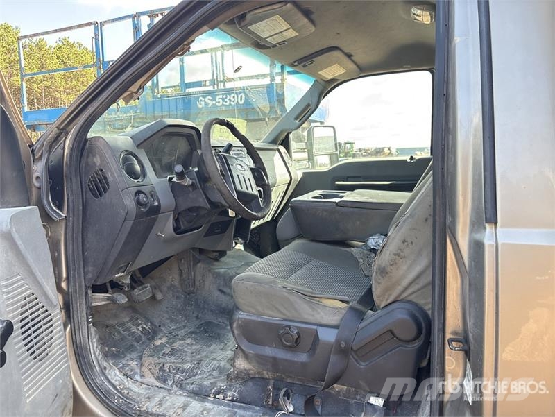 Ford F-550 XL 4x2 Van Truck Sanduk kamioni