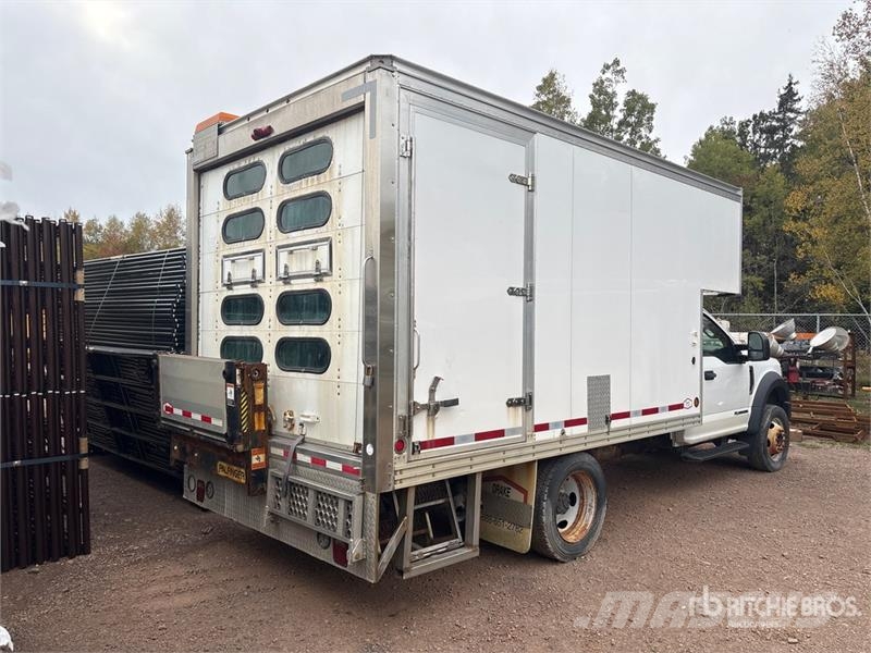Ford F-550 XL 4x2 Van Truck (Inoperable) Sanduk kamioni