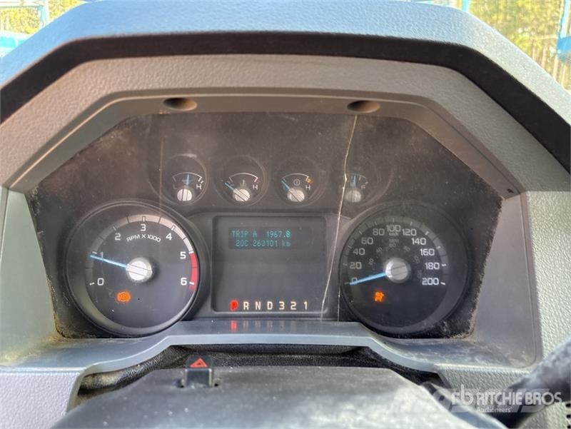 Ford F-550 XL 4x2 Van Truck Sanduk kamioni