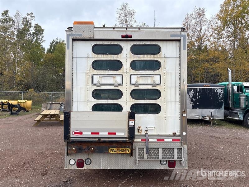 Ford F-550 XL 4x2 Van Truck (Inoperable) Sanduk kamioni