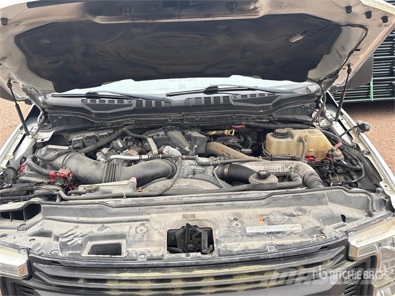 Ford F-550 XL 4x2 Van Truck (Inoperable) Sanduk kamioni