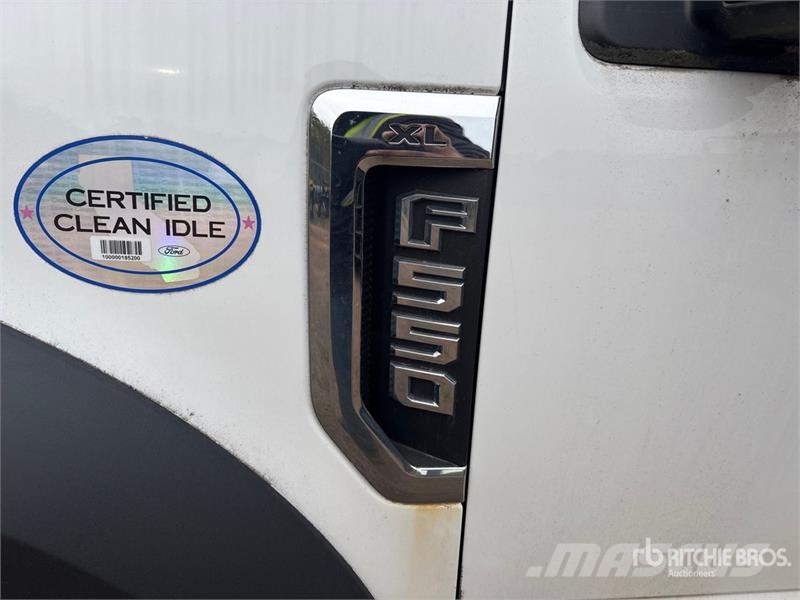 Ford F-550 XL 4x2 Van Truck (Inoperable) Sanduk kamioni