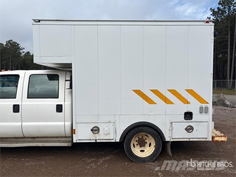 Ford F-550 XL 4x4 Crew Cab Service Truck Tienhoitoautot