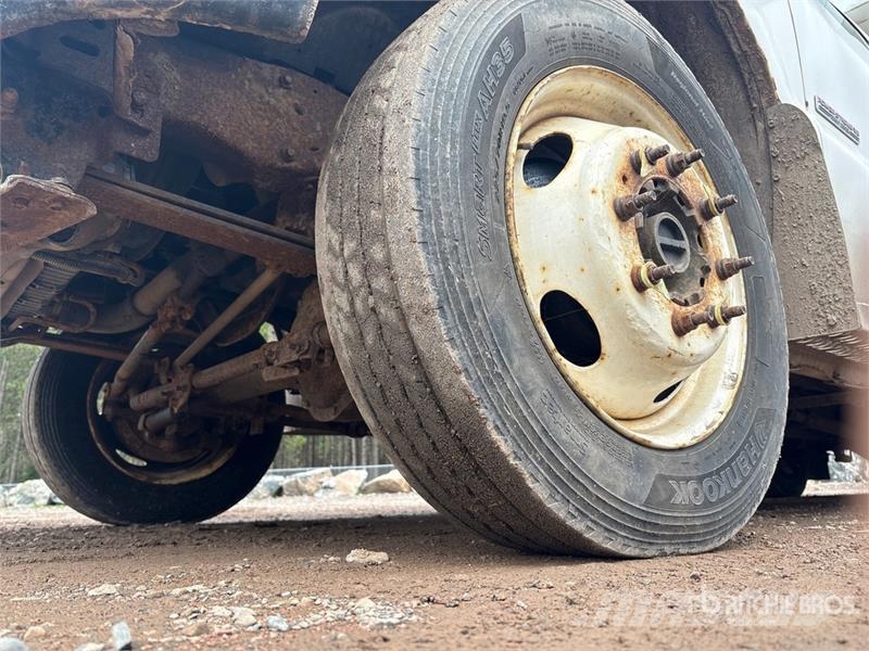 Ford F-550 XL 4x4 Crew Cab Service Truck Tienhoitoautot