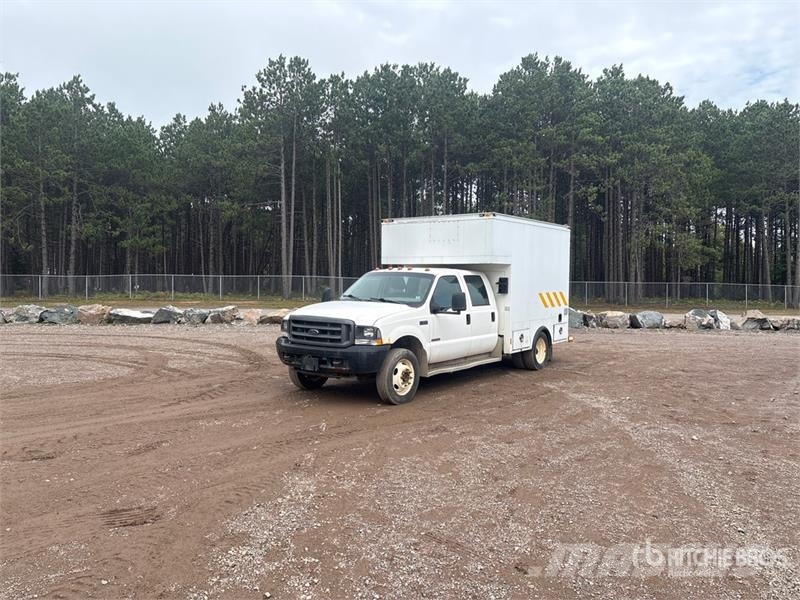 Ford F-550 XL 4x4 Crew Cab Service Truck Tienhoitoautot