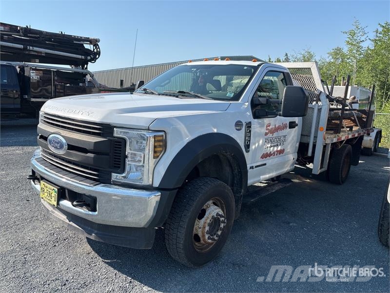Ford F-550 XL 4x4 Flatbed Truck Platte bakwagens
