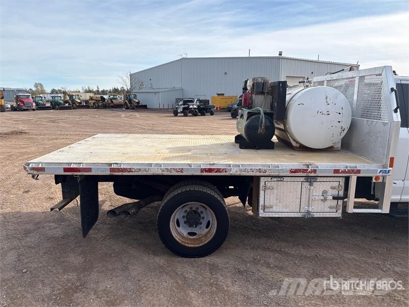 Ford F-550 XL 4x4 Flatbed Truck Flatbed / Dropside trucks