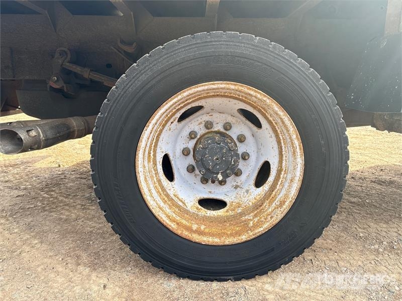 Ford F-550 XL 4x4 Flatbed Truck Flatbed / Dropside trucks