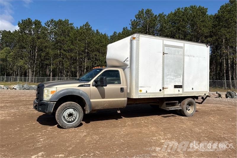 Ford F-550 XL 4x4 Van Truck Skriňová nadstavba