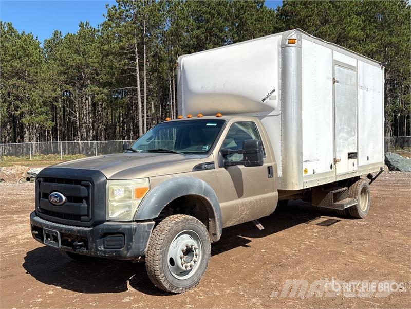 Ford F-550 XL 4x4 Van Truck Skriňová nadstavba