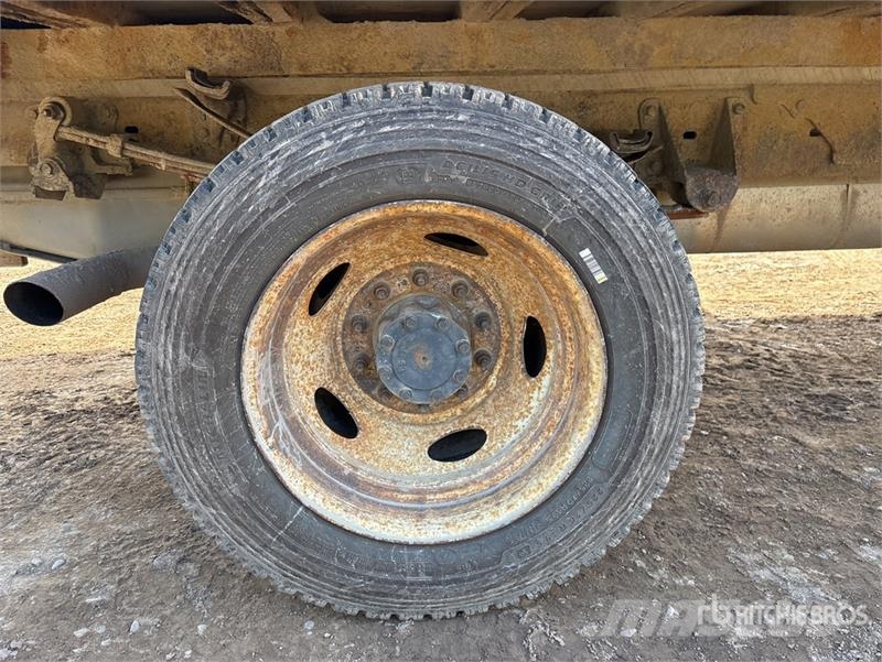 Ford F-550 XL 4x4 Van Truck Skriňová nadstavba