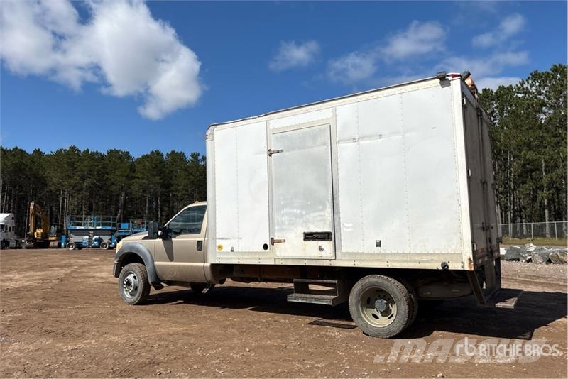 Ford F-550 XL 4x4 Van Truck Skriňová nadstavba
