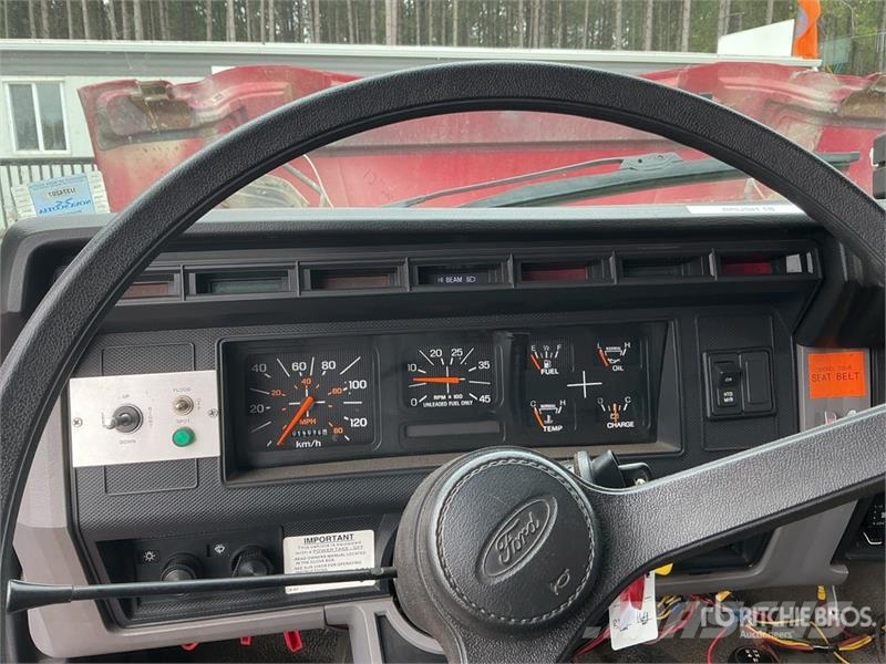Ford F-700 4x4 Fire Truck Paloautot
