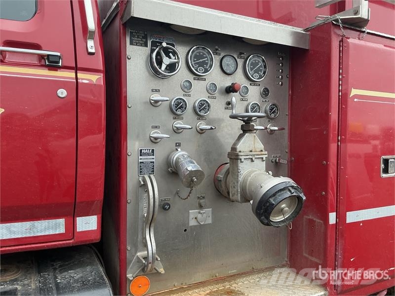 Ford F-700 4x4 Fire Truck Paloautot