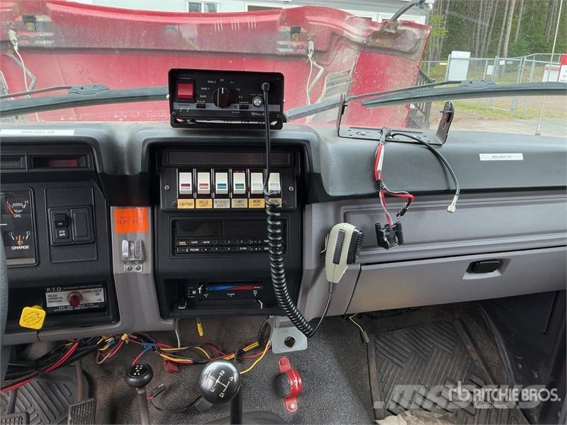 Ford F-700 4x4 Fire Truck Paloautot