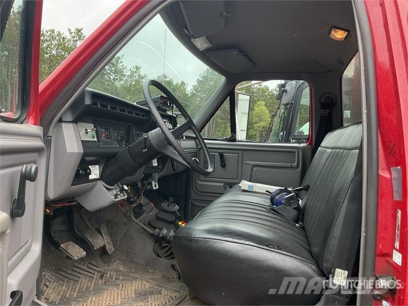 Ford F-700 4x4 Fire Truck Paloautot