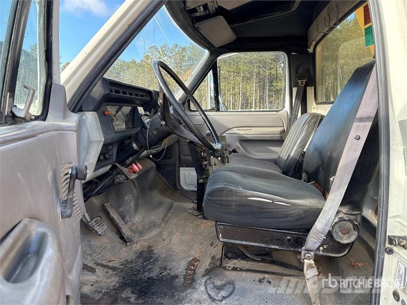 Ford F800 4x2 Snow Plow Truck Pojazdy komunalne